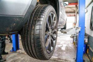 bad car alignment symptoms